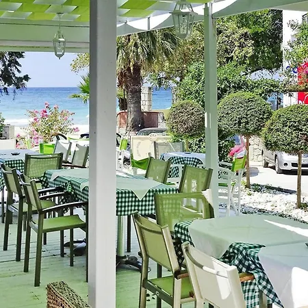 アパート In Foura With A Balcony Or Terrace フォルカ
